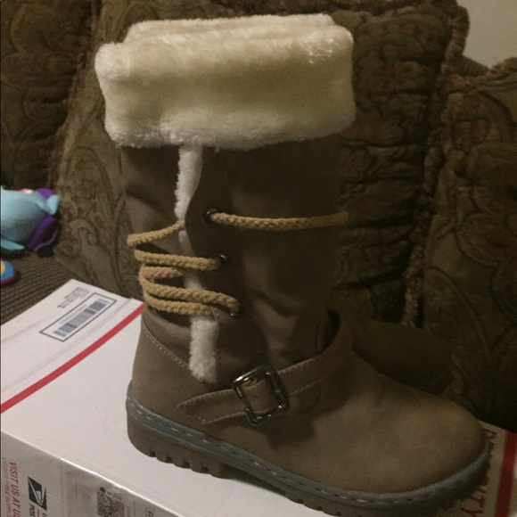 Cute Boots - Picture 2 of 4